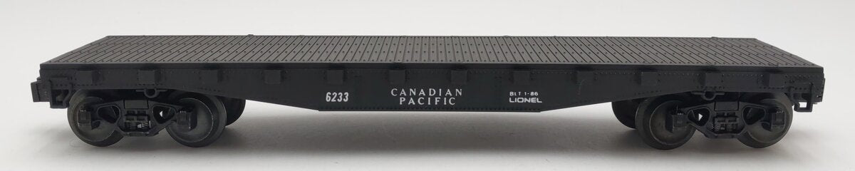 Lionel 6-6233 O Gauge Canadian Pacific Flatcar with Stakes NIB