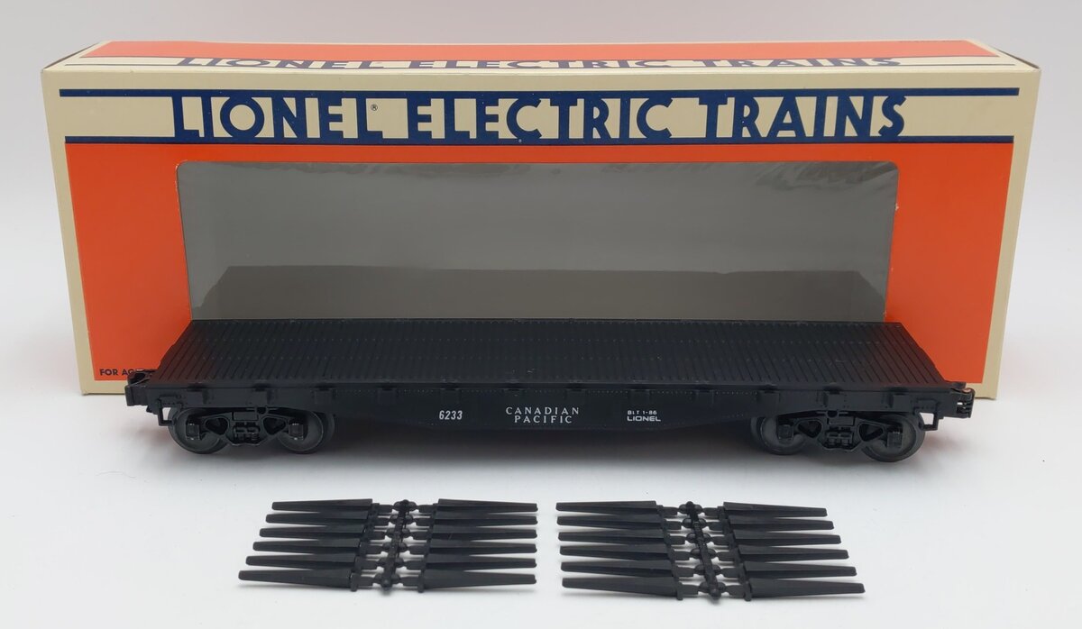 Lionel 6-6233 O Gauge Canadian Pacific Flatcar with Stakes NIB
