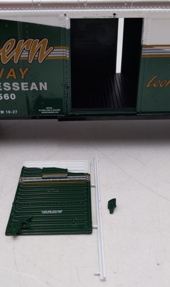 Lionel 6-58560 O Gauge Southern "Tennessean" Round Roof Boxcar #LCCA 2013 EX/Box