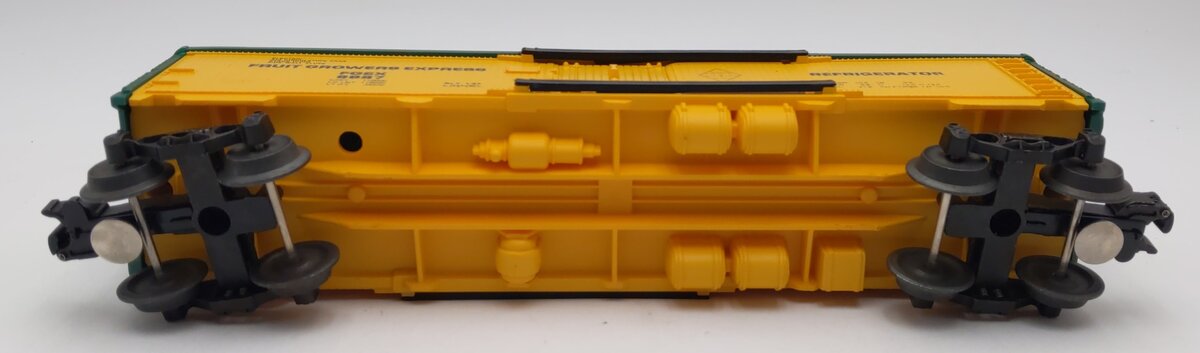 Lionel 6-9887 O Gauge FARR Fruit Growers Express Refrigerator Car #9887 LN/Box