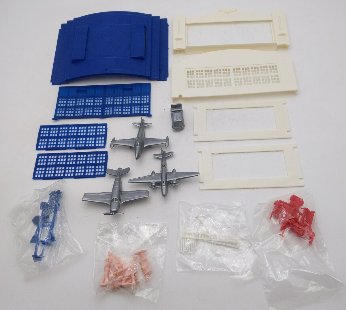 K-Line K4021 O Airport W/Planes Figures & Accessories Kit LN/Box