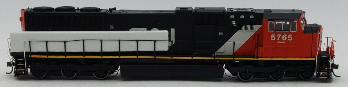 Athearn G69351 HO Canadian National SD75I Diesel Locomotive w/DCC & Sound #5765