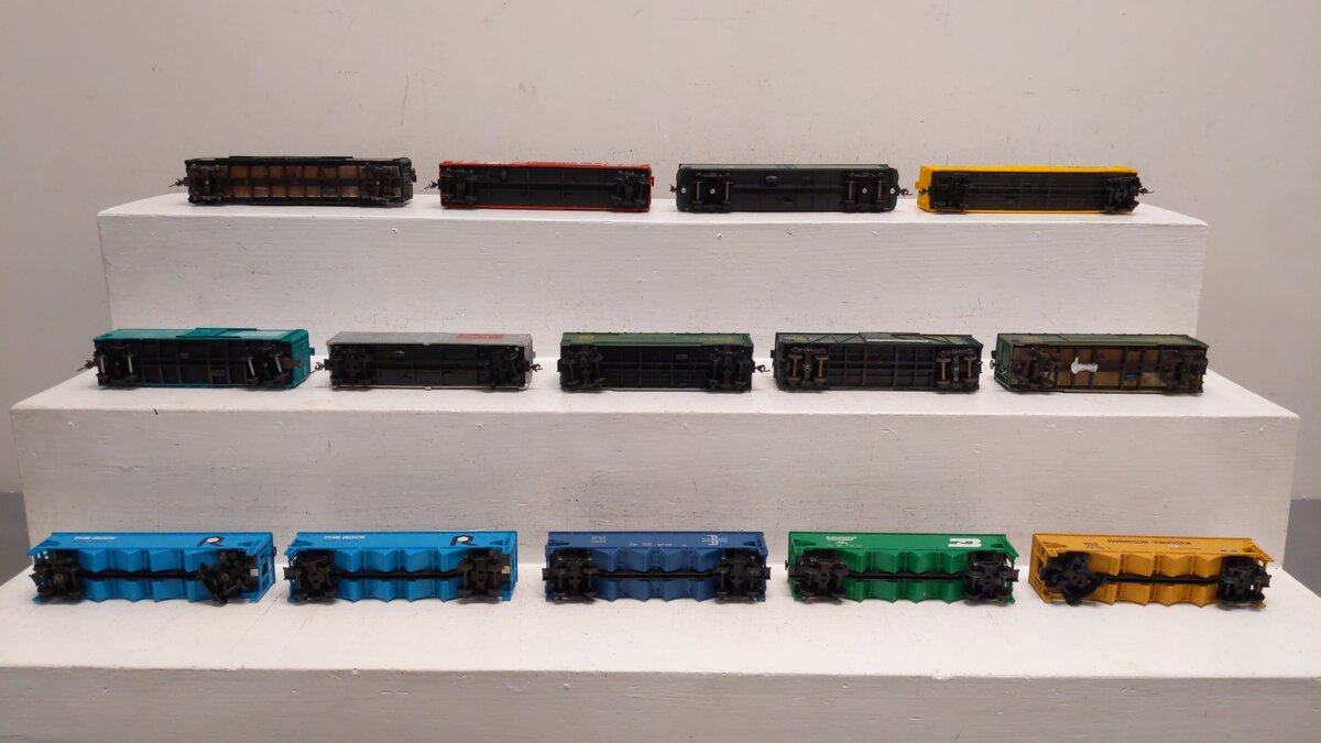 Bachmann, Roco, & Others HO Scale Box & Hopper Cars [14] VG