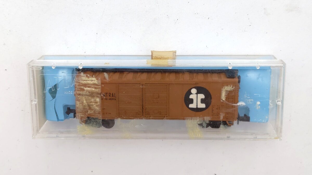 Atlas 2287 N Scale Illinois Central 40' Double Door Machinery Boxcar - Repainted/Box