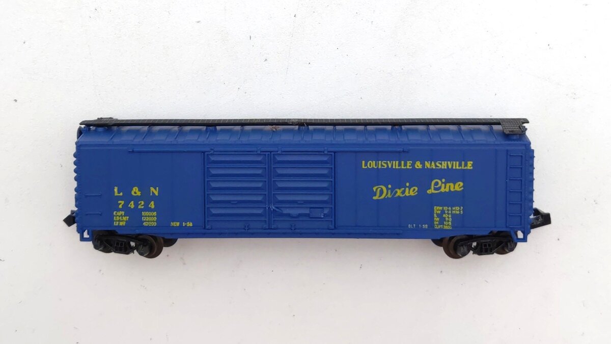 Atlas 2332 N Scale Louisville & Nashville 50' 2 Door Box Car #7424 LN/Box