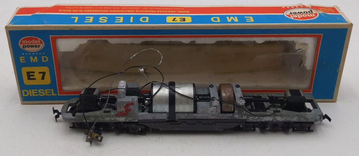 Model Power 909 HO Undecorated EMD E-7 Powered Diesel Locomotive VG/Box