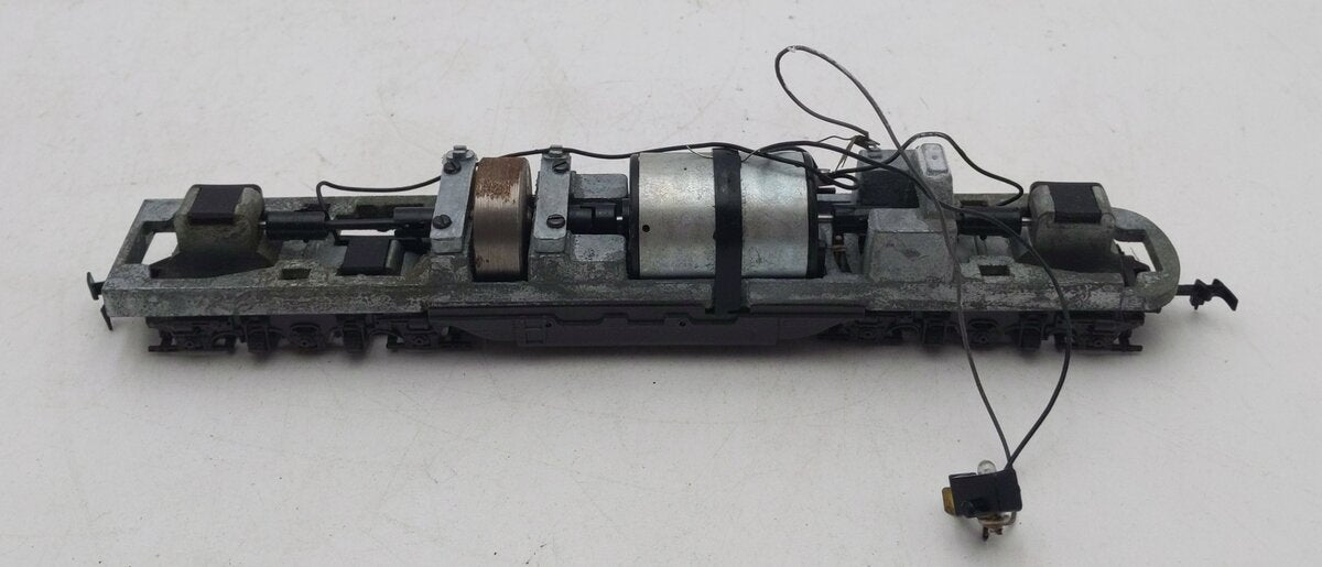 Model Power 909 HO Undecorated EMD E-7 Powered Diesel Locomotive VG/Box