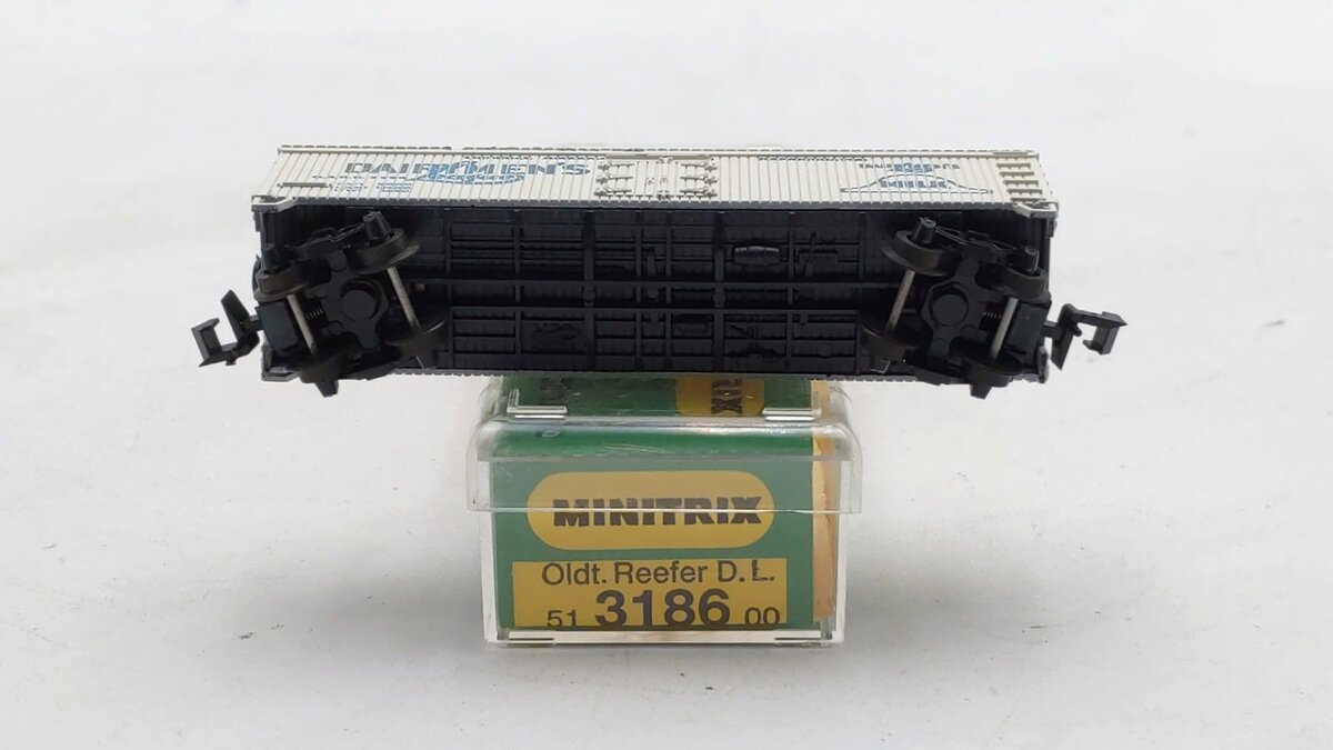Minitrix 3186 N Scale Dairymens League Old Time Refrigerator Car #7796 LN/Box