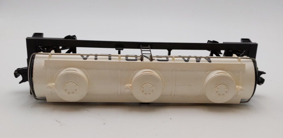 Lionel 6-9279 O Gauge Magnolia 3-Dome Tank Car LN/Box