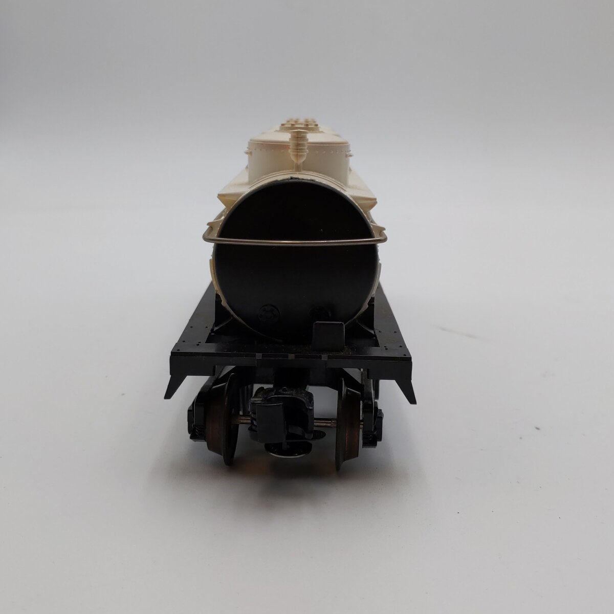 Lionel 6-9279 O Gauge Magnolia 3-Dome Tank Car LN/Box