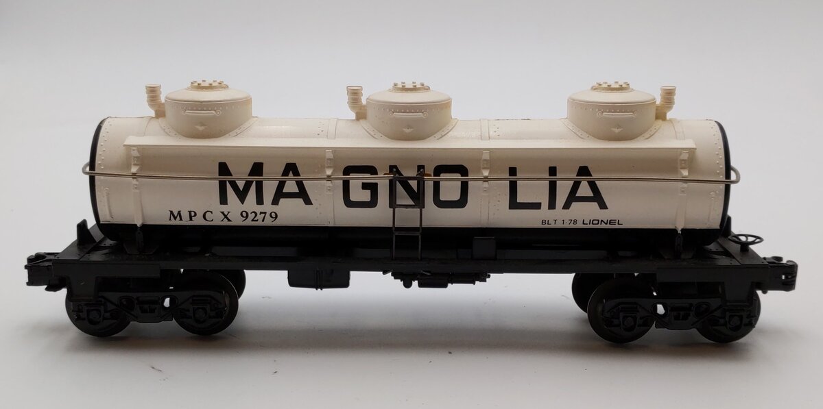 Lionel 6-9279 O Gauge Magnolia 3-Dome Tank Car LN/Box