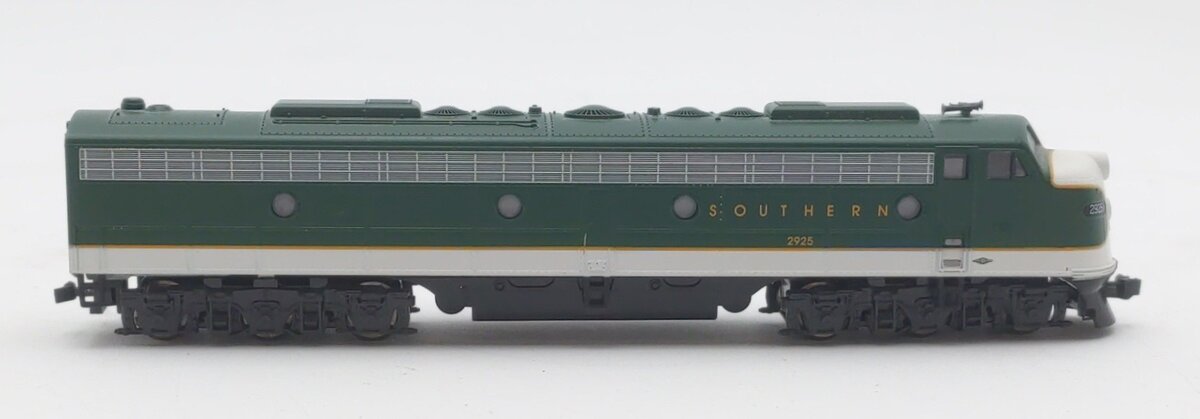 Kato 176-5301 N Scale Southern E8/9A Unit Diesel Locomotive #2925 w/ Sound EX/Box