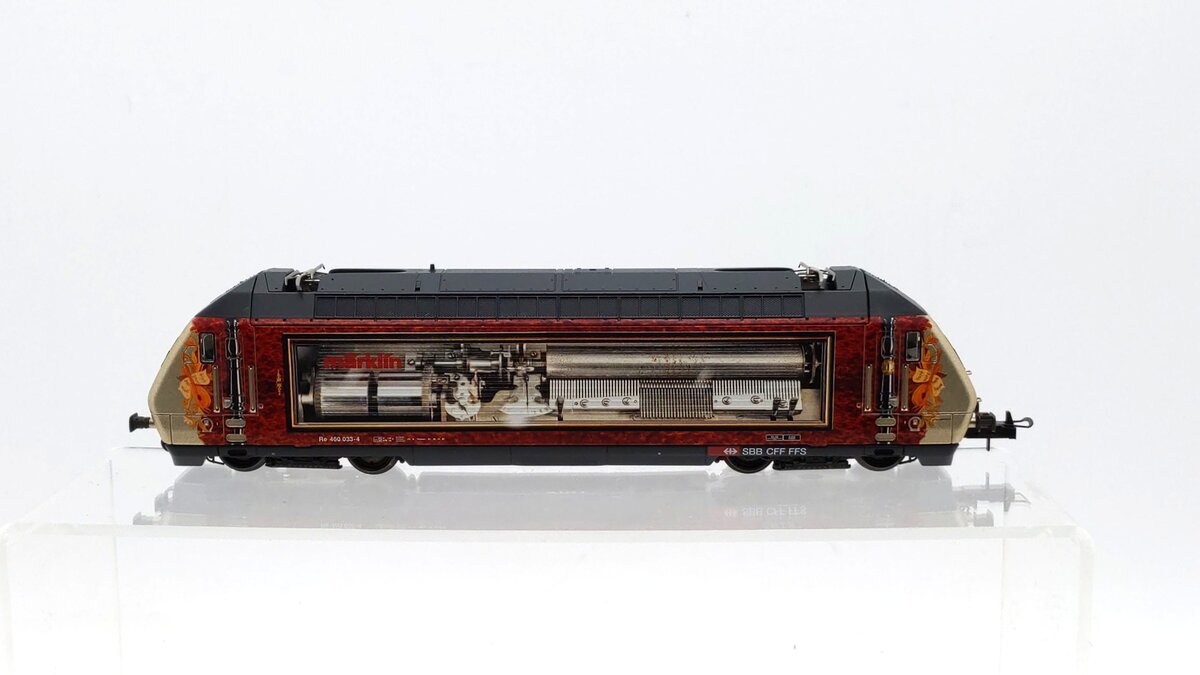 Trix 22713 HO Scale Swiss Epoch V Re460 Electric Locomotive EX/Box