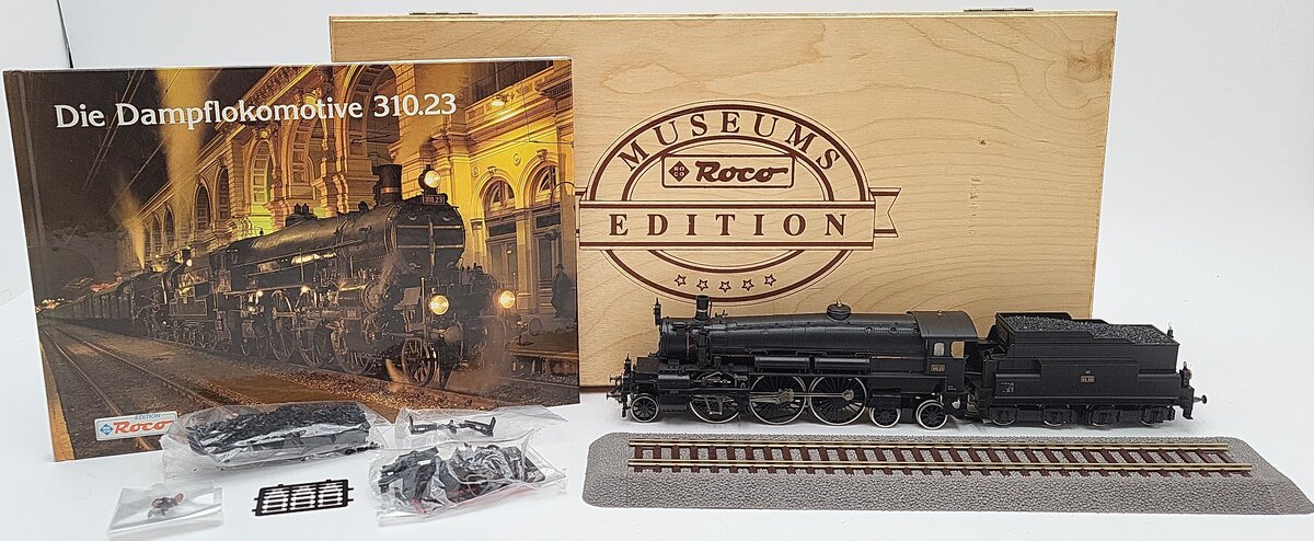 Roco 43330 HO Scale Austrian OBB 2-6-4 Steam Loco. & Tender w/ Display Box EX/Box