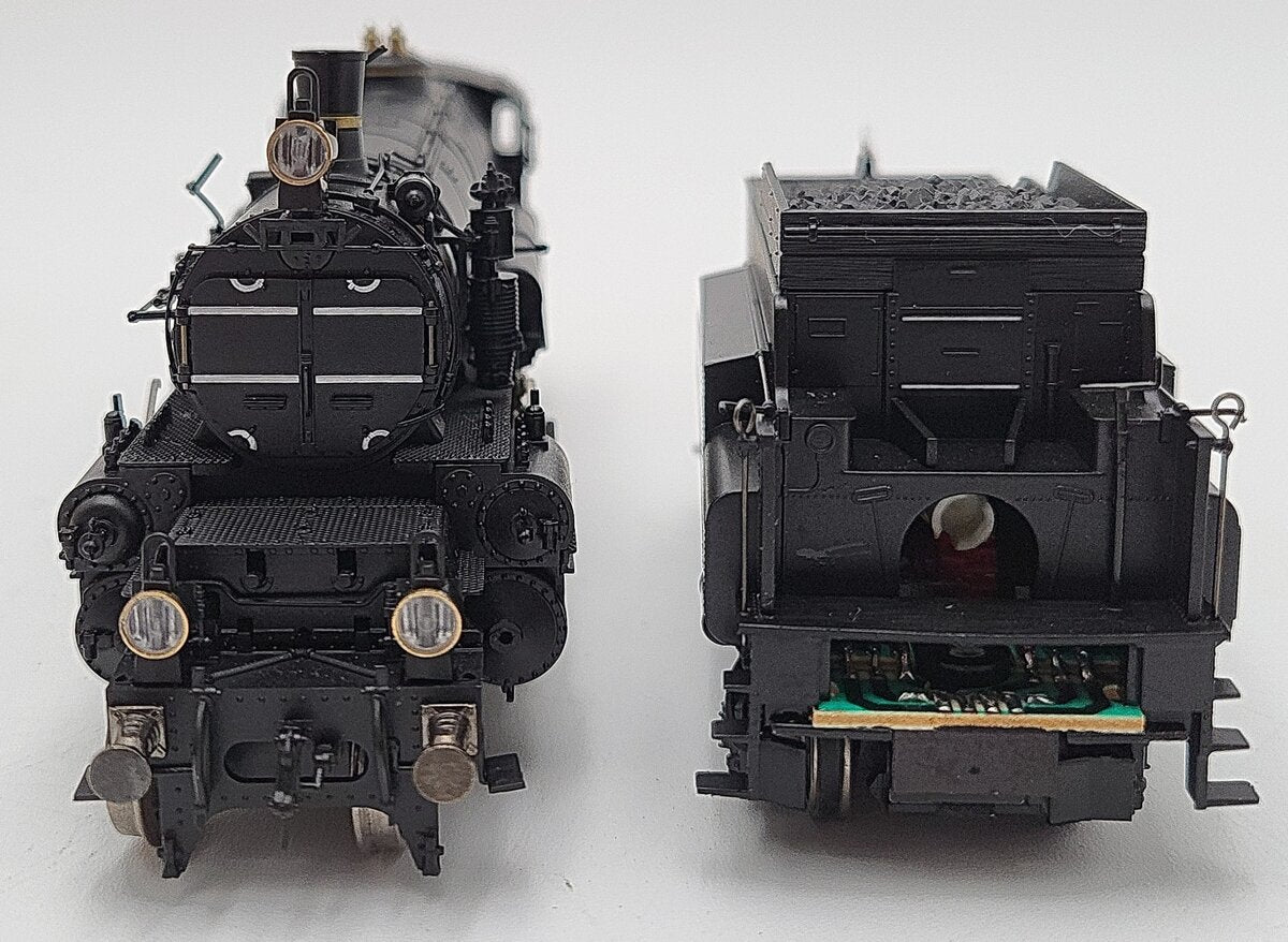 Roco 43330 HO Scale Austrian OBB 2-6-4 Steam Loco. & Tender w/ Display Box EX/Box