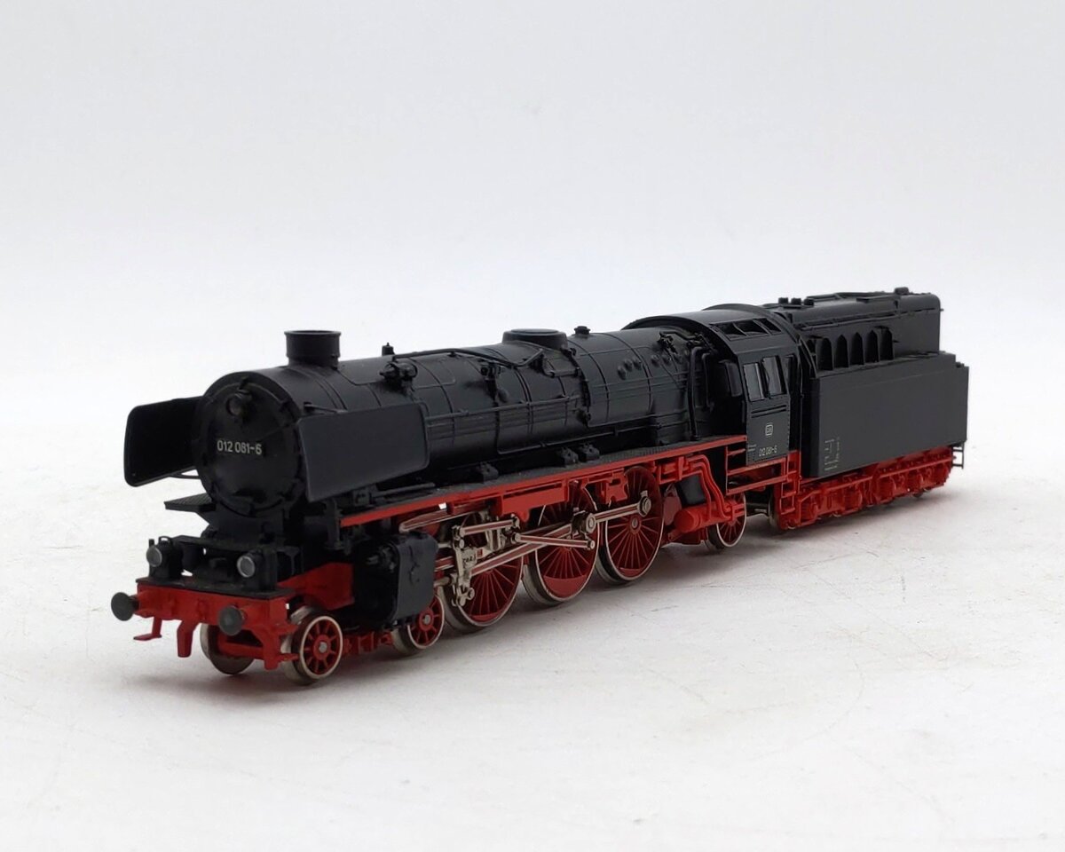Marklin 8310 HO Scale Deutsche Bundesbahn Class 012 4-6-2 Steam Engine & Tender LN/Box