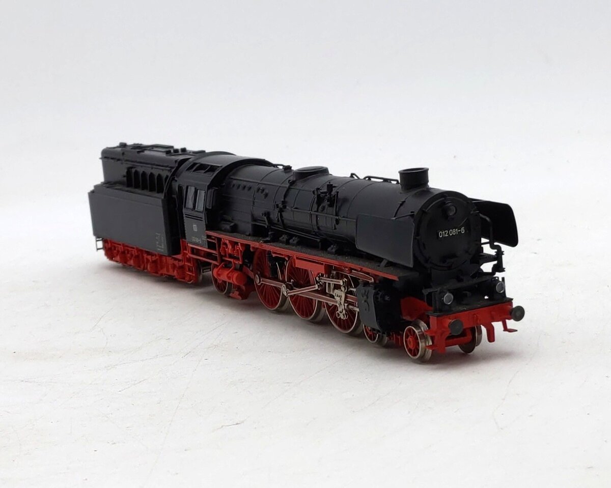 Marklin 8310 HO Scale Deutsche Bundesbahn Class 012 4-6-2 Steam Engine & Tender LN/Box