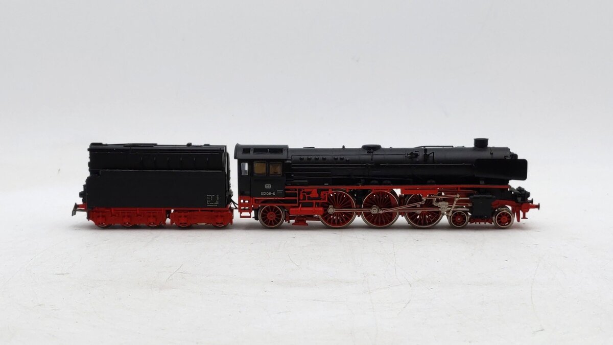 Marklin 8310 HO Scale Deutsche Bundesbahn Class 012 4-6-2 Steam Engine & Tender LN/Box
