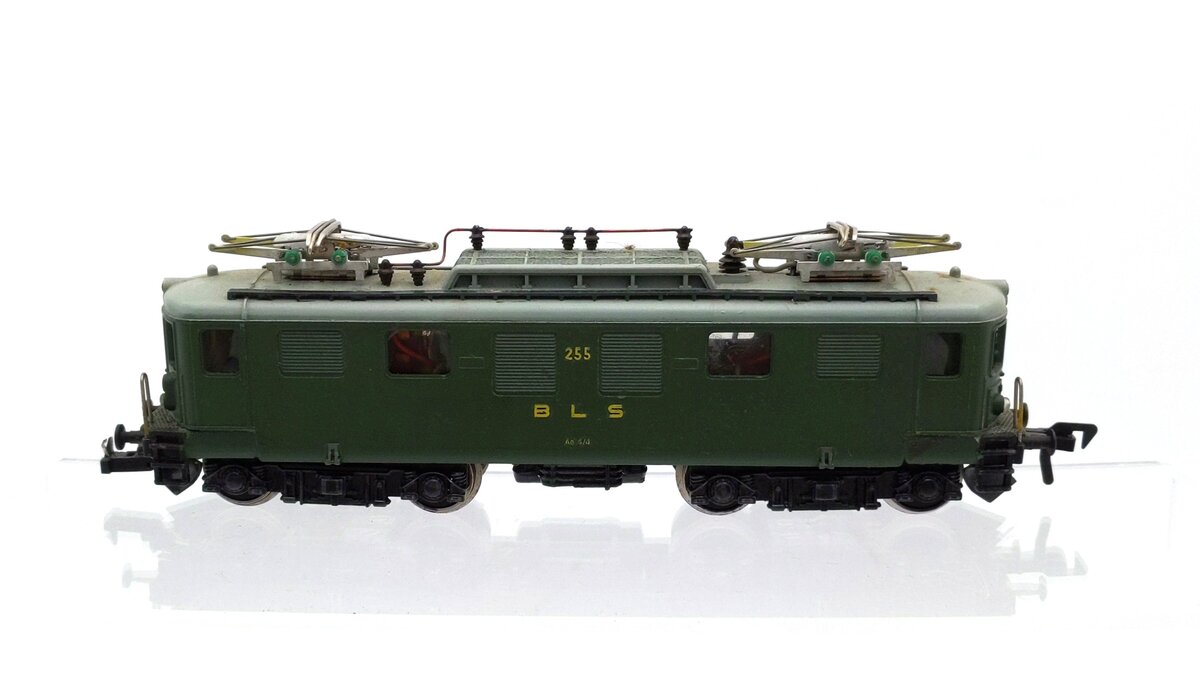 Trix For Rivarossi 21661 HO Scale BLS Swiss Ae 4/4 Electric Locomotive #255 VG