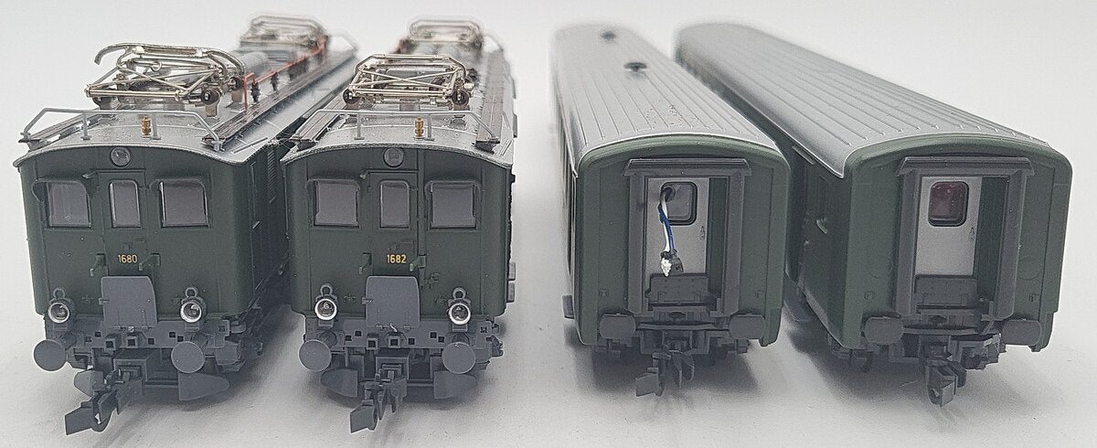 Roco 43024 HO Scale SBB De 4/4 Railway Electric Engine & Passenger Car Set EX/Box