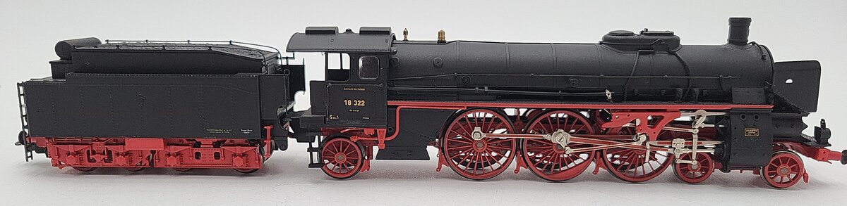 Liliput 1802 HO Scale BR 4-6-2 Steam Engine Locomotive & Tender #18 322 EX/Box