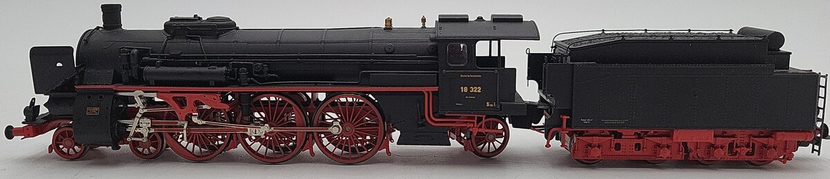 Liliput 1802 HO Scale BR 4-6-2 Steam Engine Locomotive & Tender #18 322 EX/Box