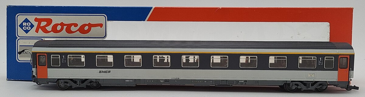 Roco 44667 HO Scale SNCF 1st Class Corail Coach Car EX/Box