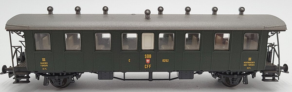 Liliput 27850 HO Scale SBB 3rd Class Rail Passenger Car EX/Box