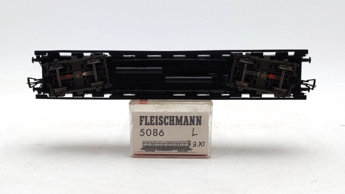 Fleischmann 5086 HO DRG 3rd Class Passenger Car #41800 EX/Box