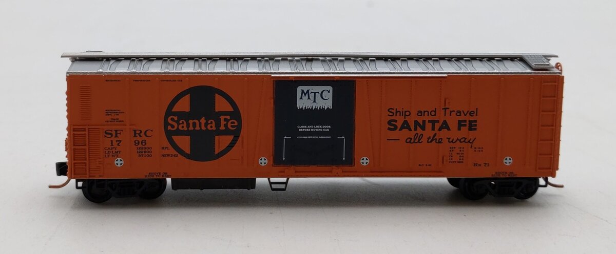 Micro-Trains 07000070 N Santa Fe 51' 3-3/4" Rib Side Mechanical Reefer Car #1796 NIB