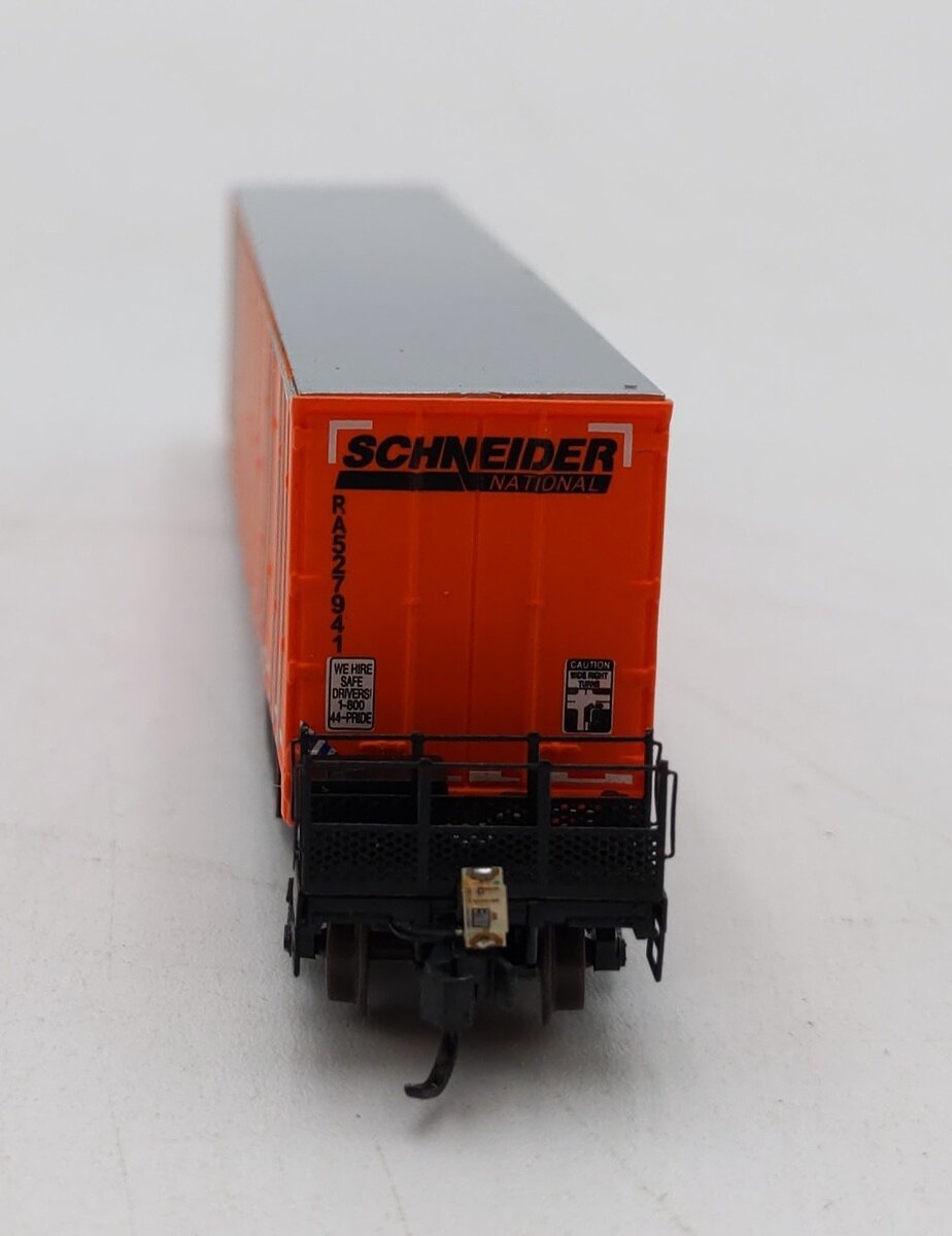 Deluxe Innovations 180501 N Scale Railroader Schneider National Trailer