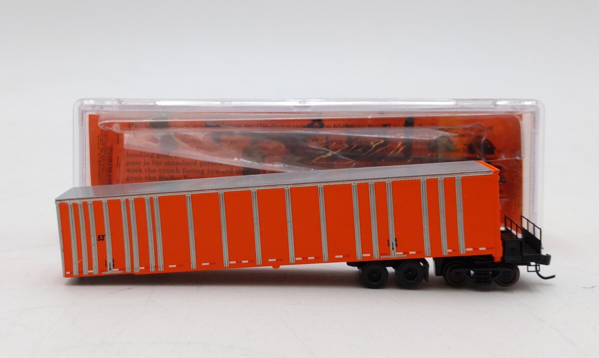 Deluxe Innovations 180501 N Scale Railroader Schneider National Trailer