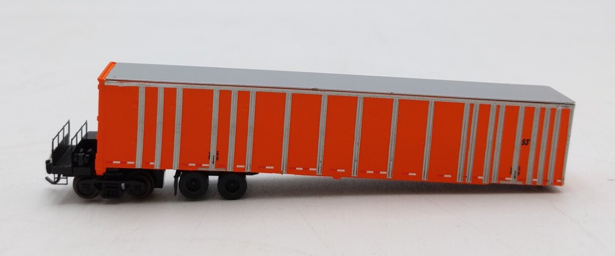 Deluxe Innovations 180501 N Scale Railroader Schneider National Trailer