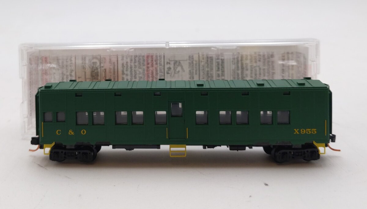 Micro-Trains 11600032 N Scale Chesapeake & Ohio 50' Troop Sleeper Car #X955 NIB