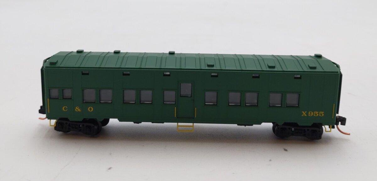Micro-Trains 11600032 N Scale Chesapeake & Ohio 50' Troop Sleeper Car #X955 NIB
