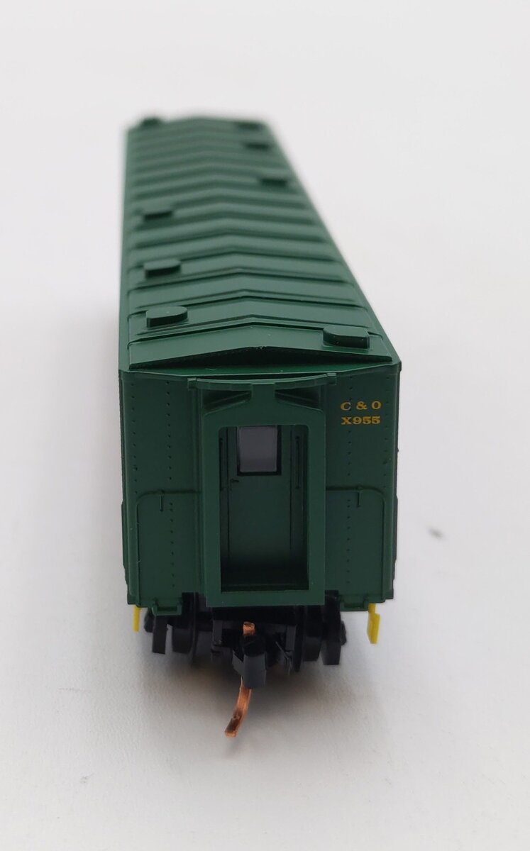 Micro-Trains 11600032 N Scale Chesapeake & Ohio 50' Troop Sleeper Car #X955 NIB