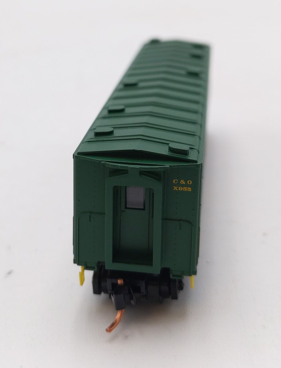 Micro-Trains 11600032 N Scale Chesapeake & Ohio 50' Troop Sleeper Car #X955 NIB
