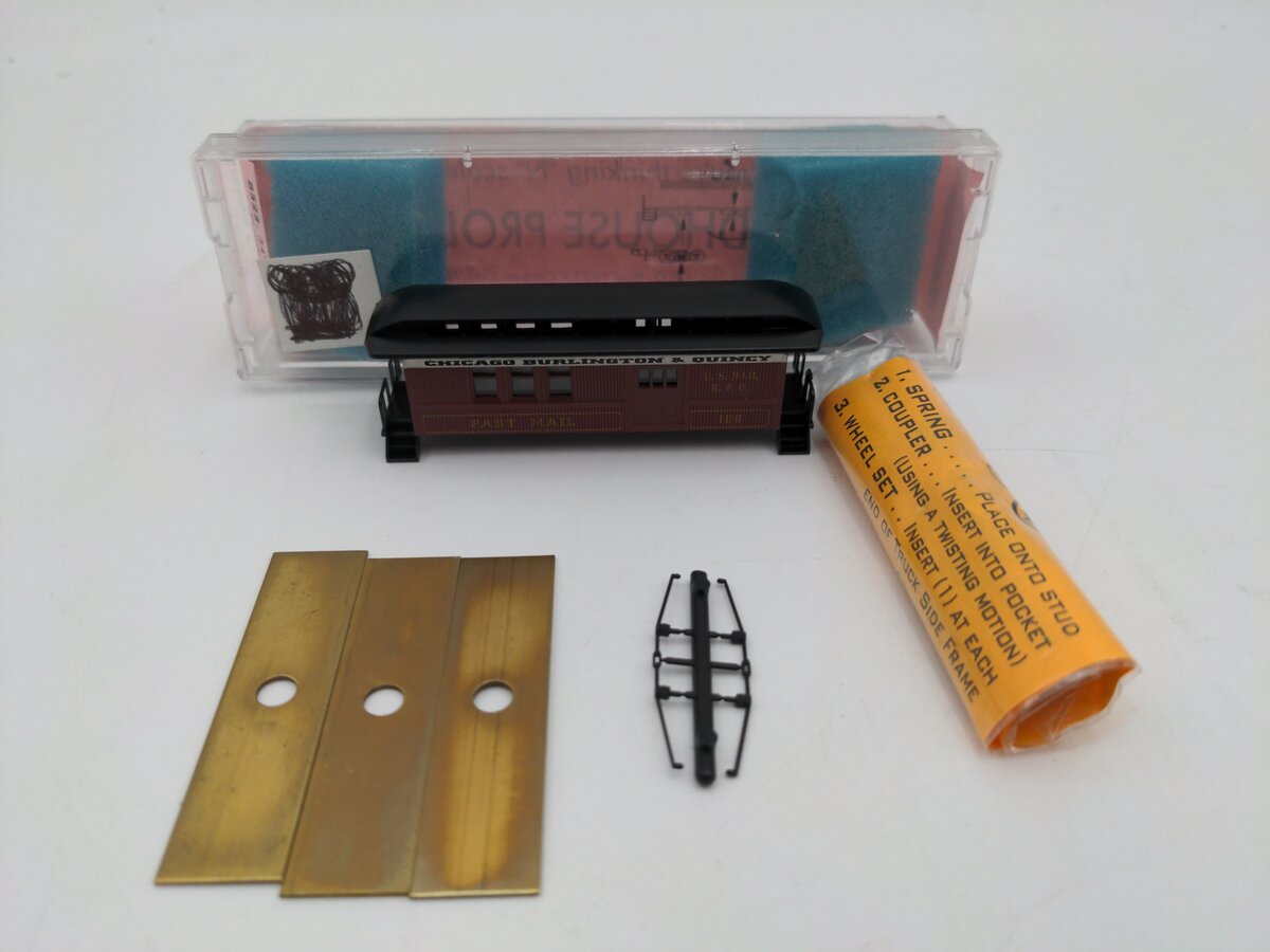 Roundhouse 8522 N Scale Chicago Burlington & Quincy 34' Overton Combine Car Kit LN/Box