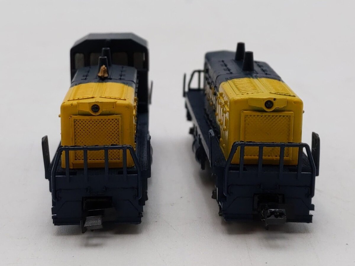 Con-Cor 0001-005001 ATSF Diesel Engine & Nonpowered Diesel Locomotive #1242/Box