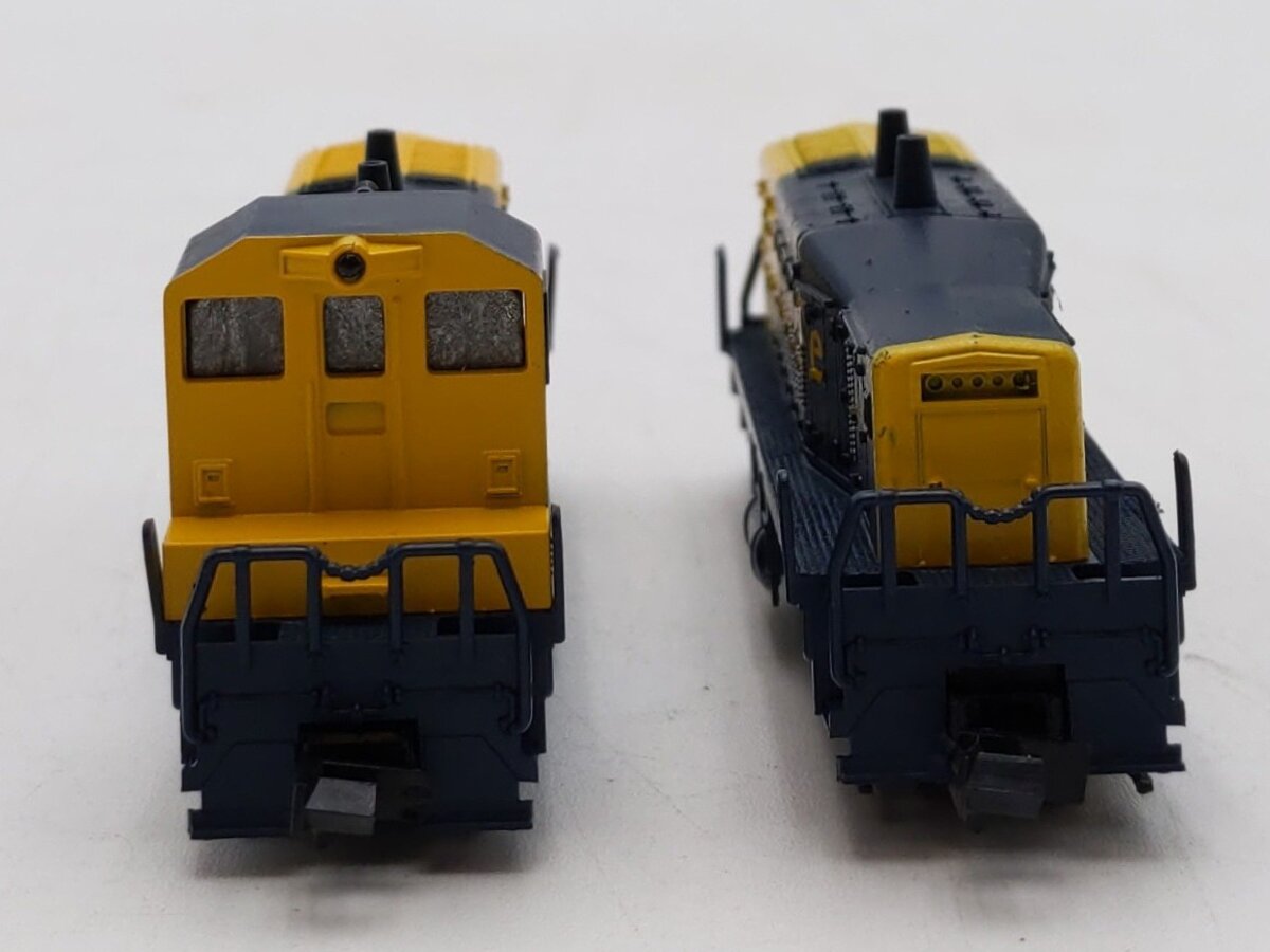 Con-Cor 0001-005001 ATSF Diesel Engine & Nonpowered Diesel Locomotive #1242/Box