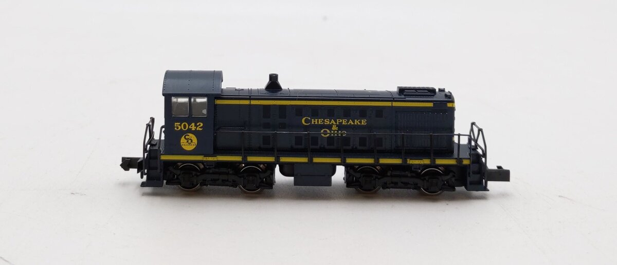 Arnold 5069 N Scale Chesapeake & Ohio Alco S-2 Diesel Locomotives #5042 EX/Box