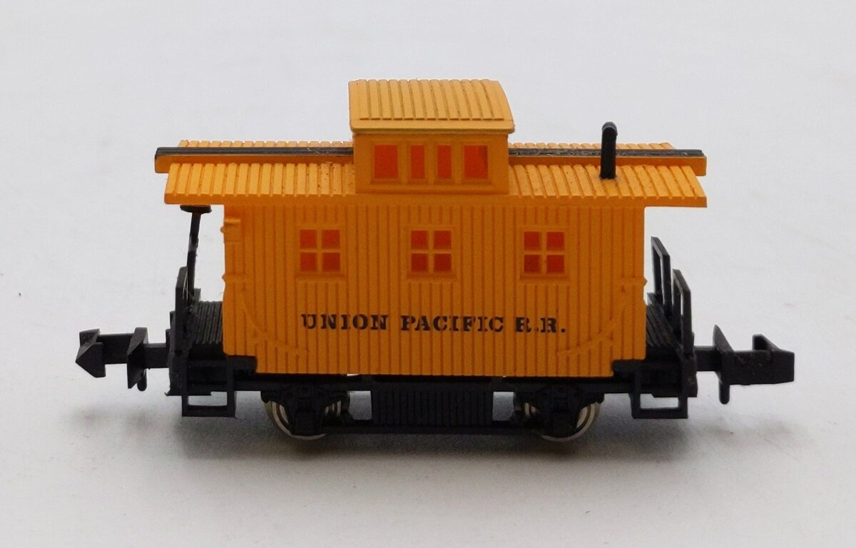 Bachmann 53-1054-24 N Scale Union Pacific 21' Old Time Caboose NIB