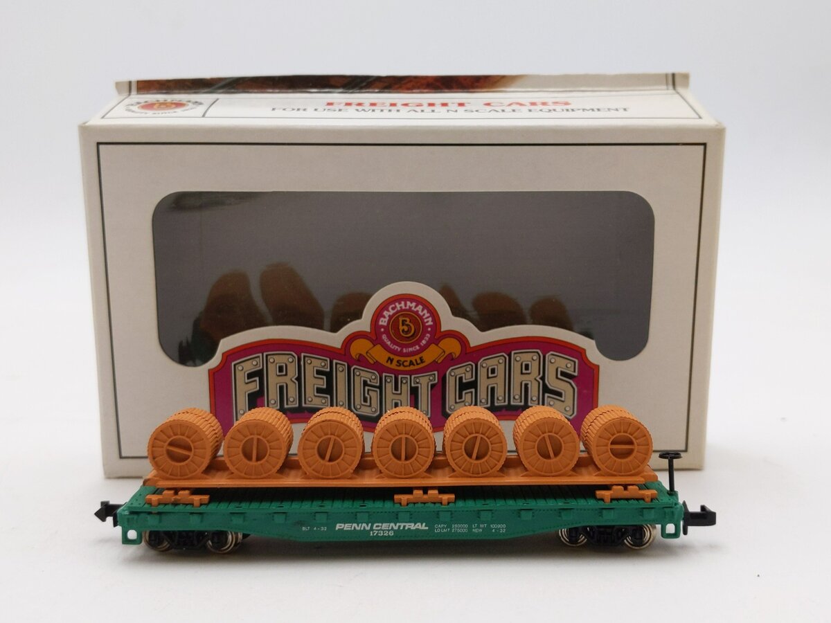 Bachmann 53-1039-32 N Scale 51' Flat Car With Loads Penn Central NIB