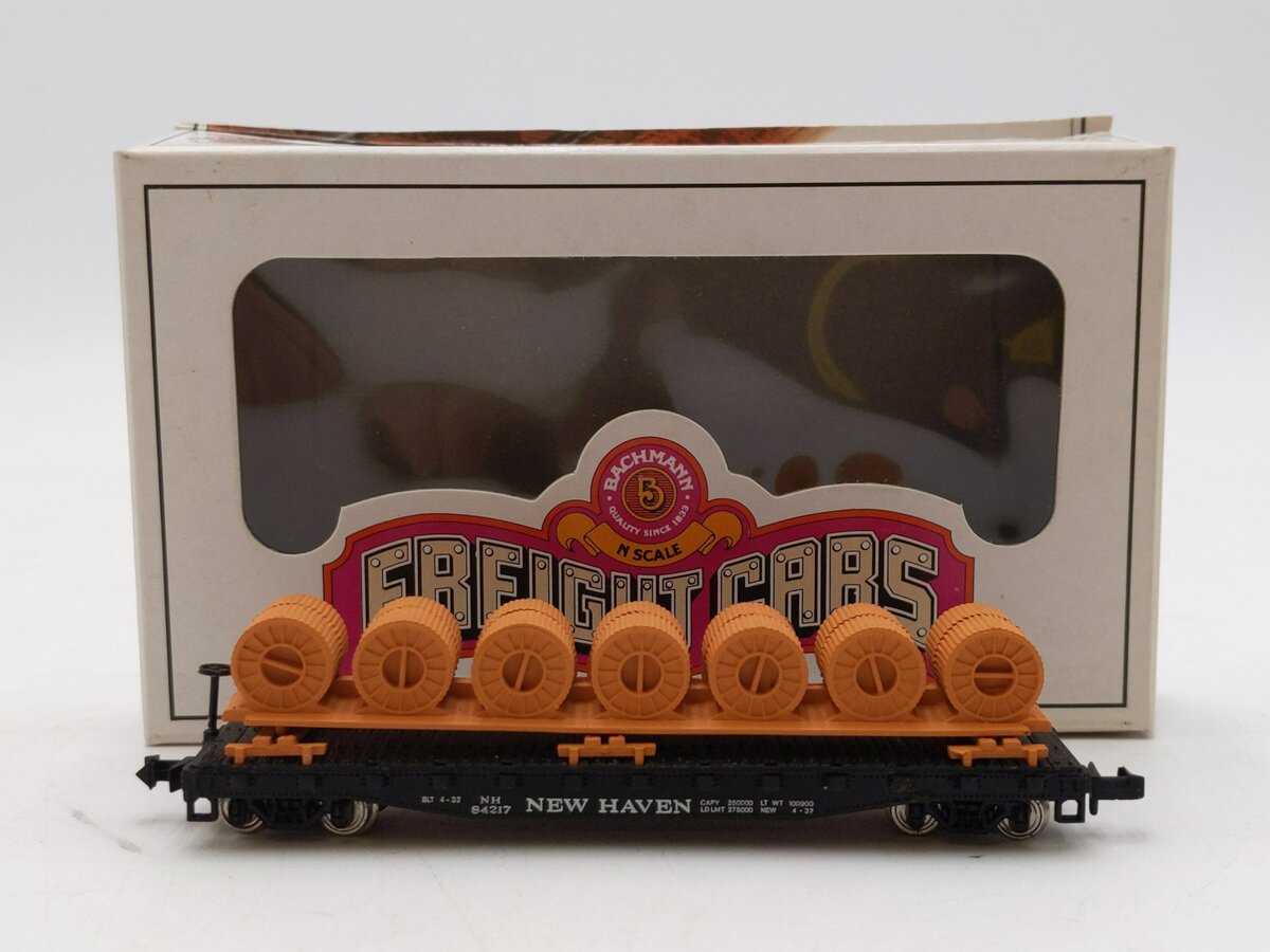 Bachmann 53-1039-B5 N Scale 51' Flat Car With Loads New Haven NIB