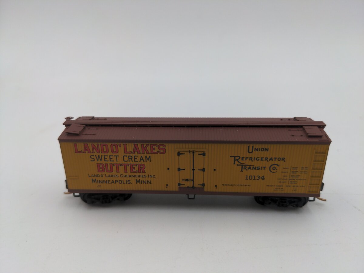 Micro-Trains 04900470 N Land O' Lakes 40' Double Sheathed Wood Reefer #10134 EX/Box