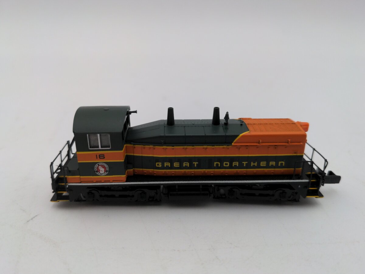 Life Like 7888 N Scale Great Northern SW9/1200 Diesel Locomotive #16 LN/Box