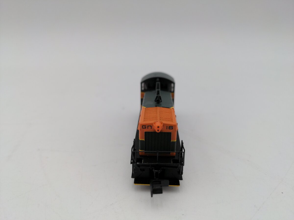 Life Like 7888 N Scale Great Northern SW9/1200 Diesel Locomotive #16 LN/Box