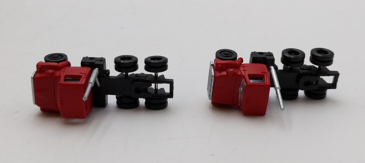Atlas 2924 N Red American Trucks 1984 Ford 9000 LNT Semi Tractor (Box of 2) NIB