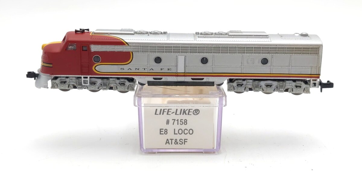 Life Like 7158 N Atchison, Topeka & Santa Fe E-8 Diesel Locomotive VG/Box