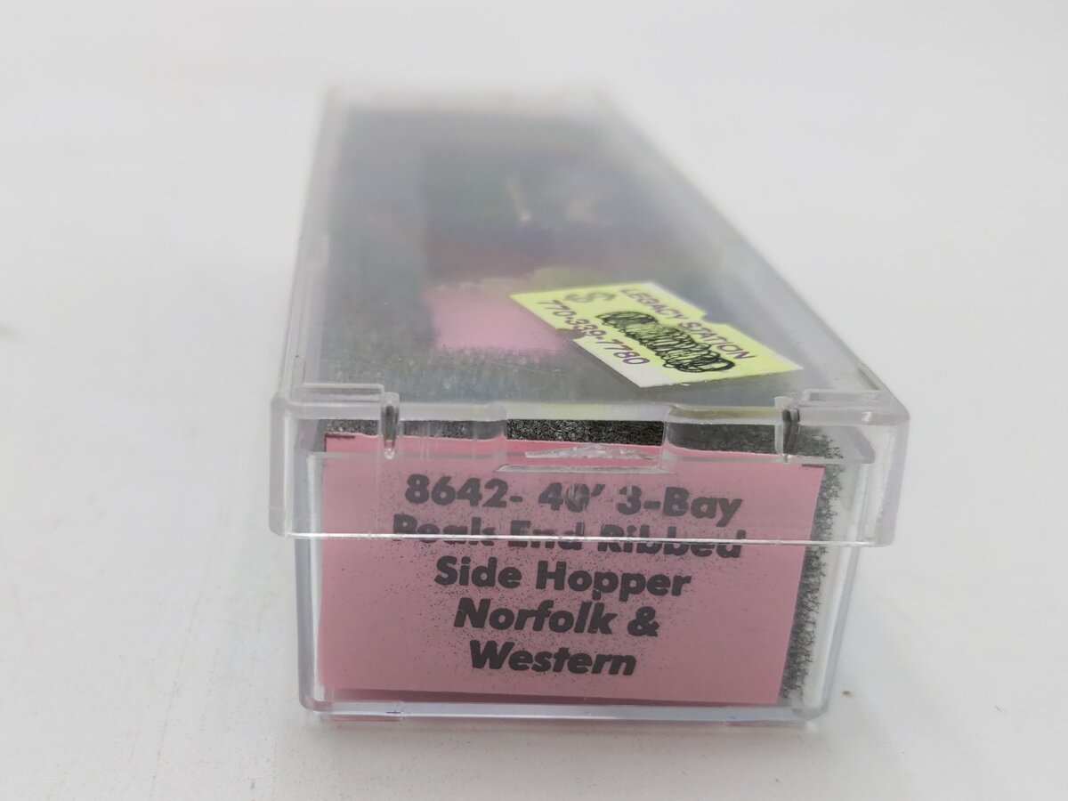 Roundhouse 8642  N Scale Peak End Ribbed Side Hopper Norfolk & Western #28527 NIB